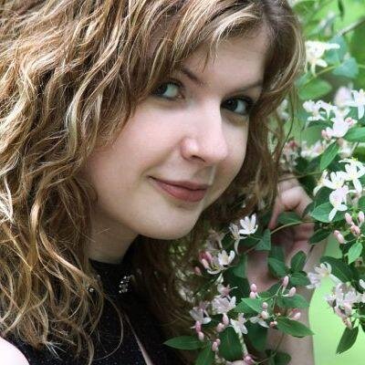 Просто люблю разговаривать. Общительная как человек. Пытаюсь думать не как все. Живу в интересном городе.