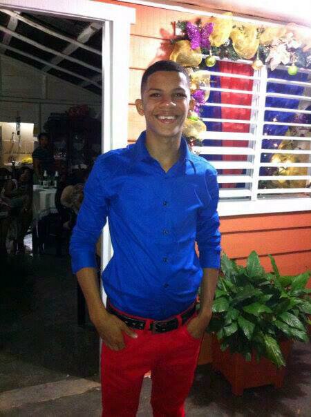 soy yunior me gusta bailar, tengo 17 años.......