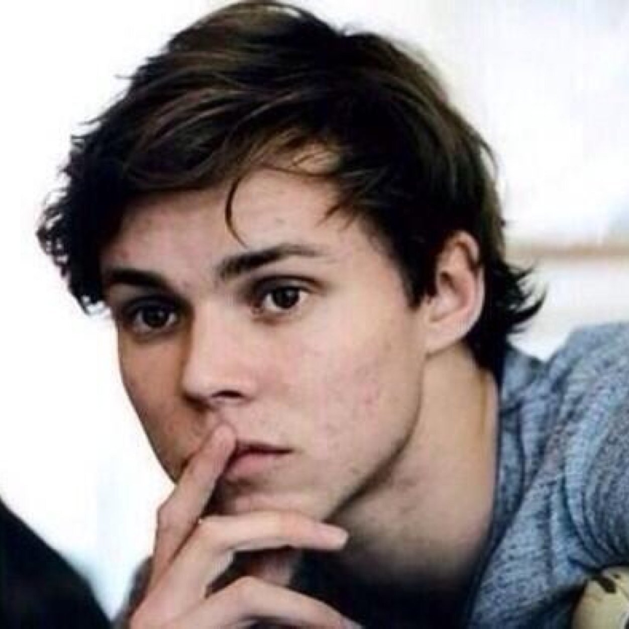 He loves you so much, don't you ever give up ily - I can help you dming Calum, Luke and Ashton, just don't be shy and let me know!