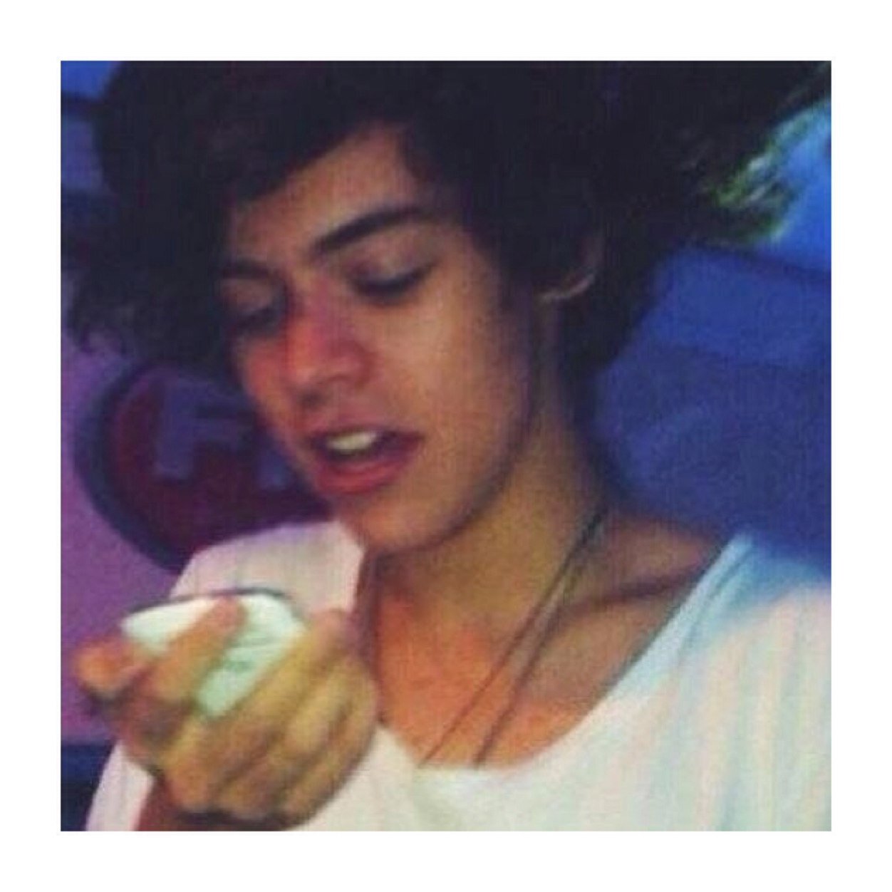 Imagine your fav wrapping his arms around your waist and pulling you close while he's humming love song in your ear and plays with your hair - @lourry90s