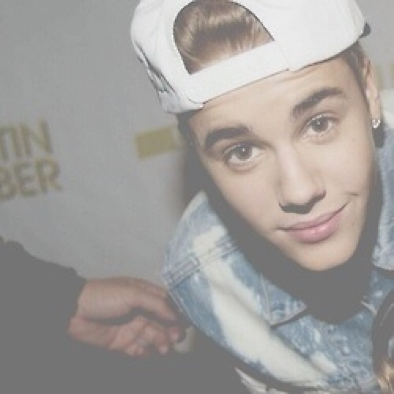 Follow @smokingbieberr