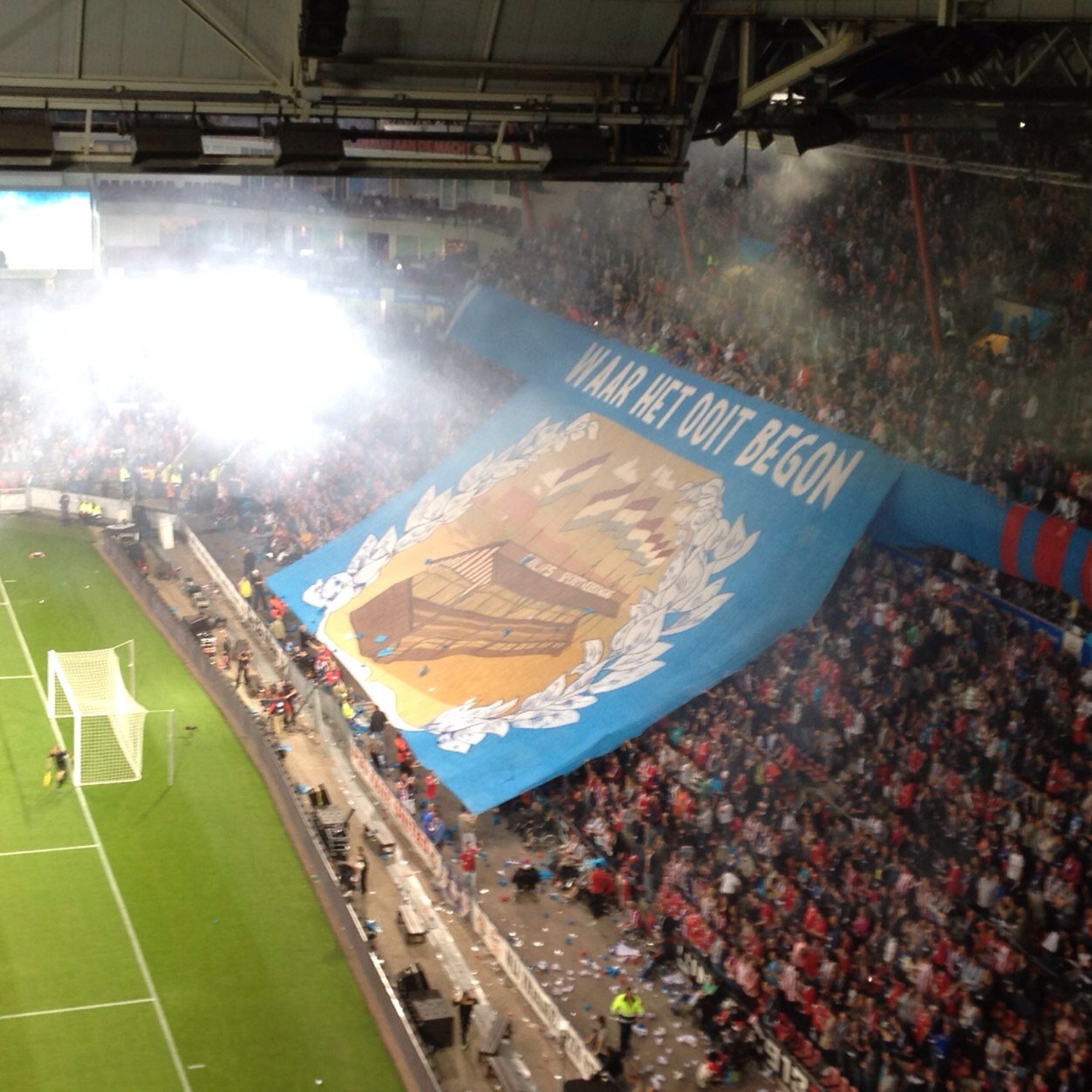 Wij houden van PSV. Op dit twitter account info, memes, wallpapers en meer over PSV.