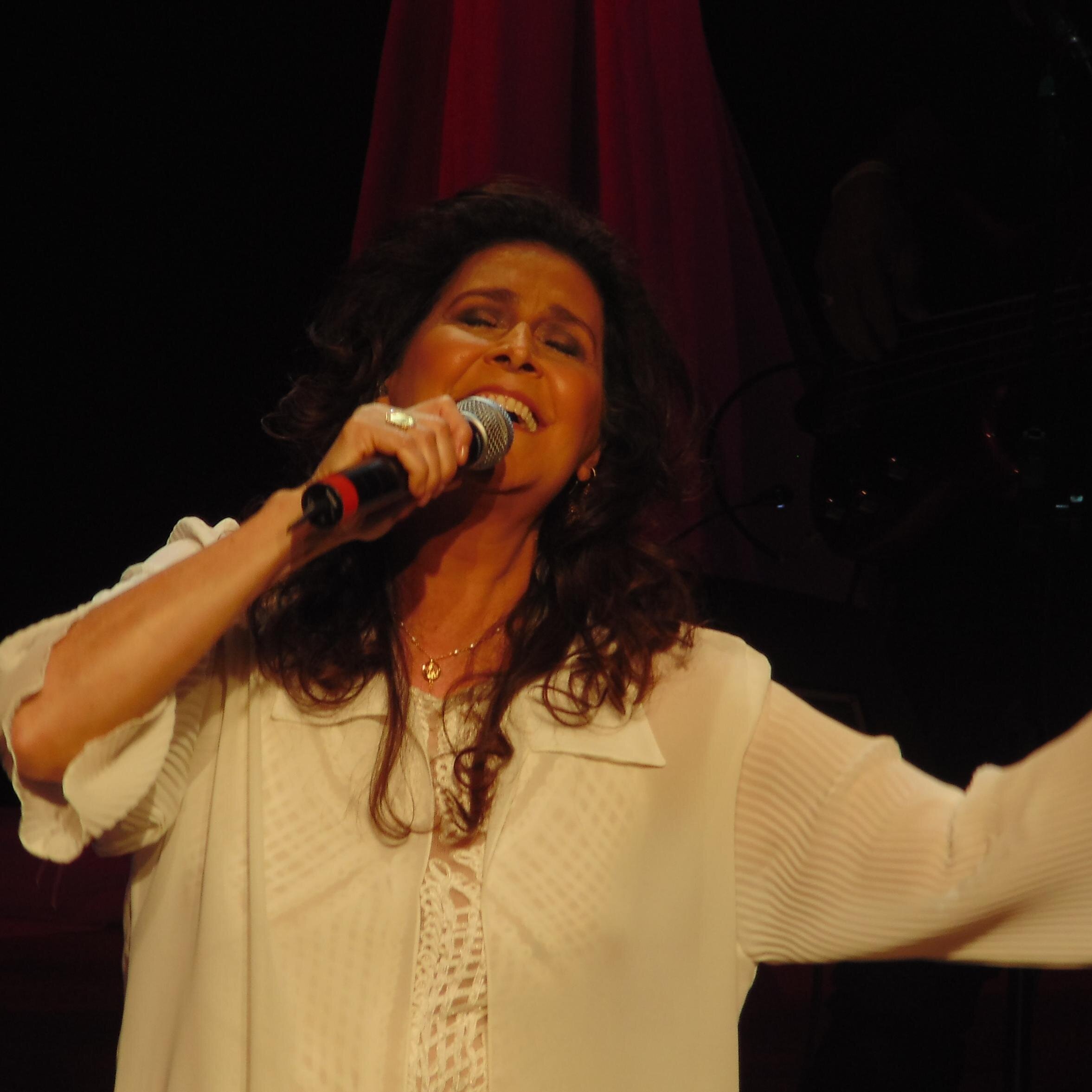 Cantora, compositora e intérprete. Atualizada por sua equipe e por Joanna.