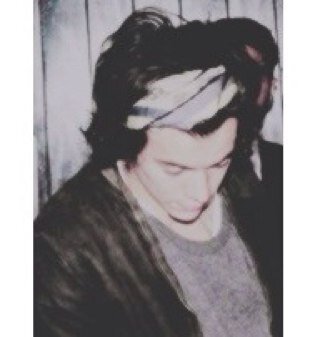 Hi beautiful please follow @5iveSecondsof1D because she gave you a free follow :)