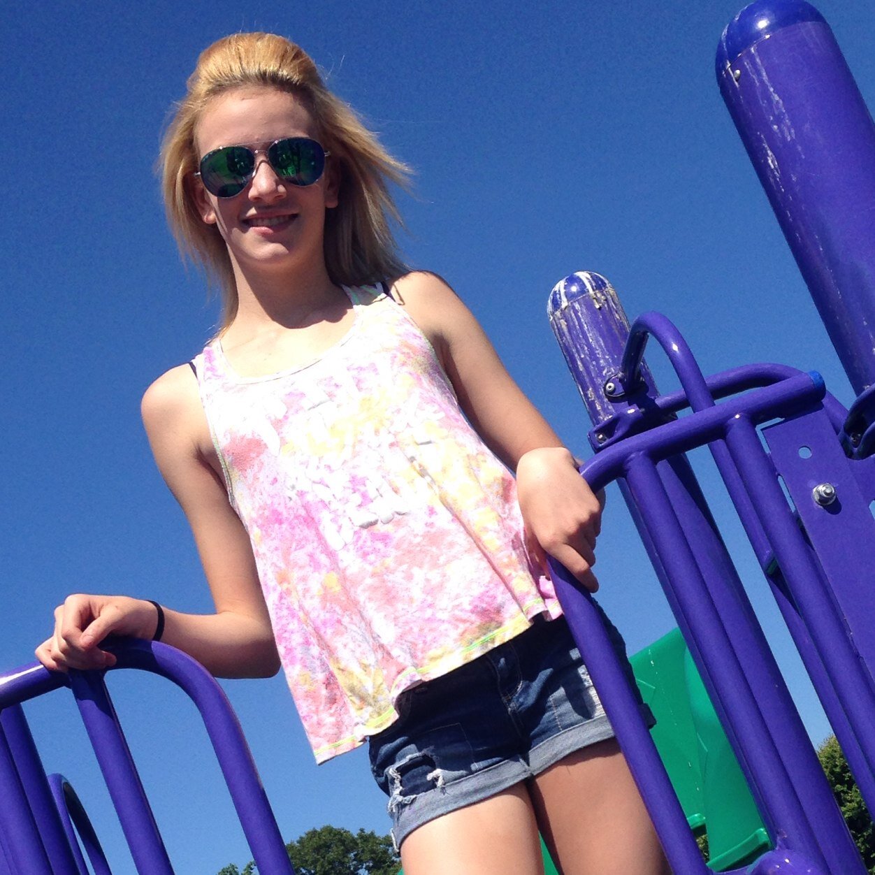 _blondee812's profile picture. Im a freshmen at tech i love all my besties im a versity cheerleader i got 99 problems and u wont be one!!