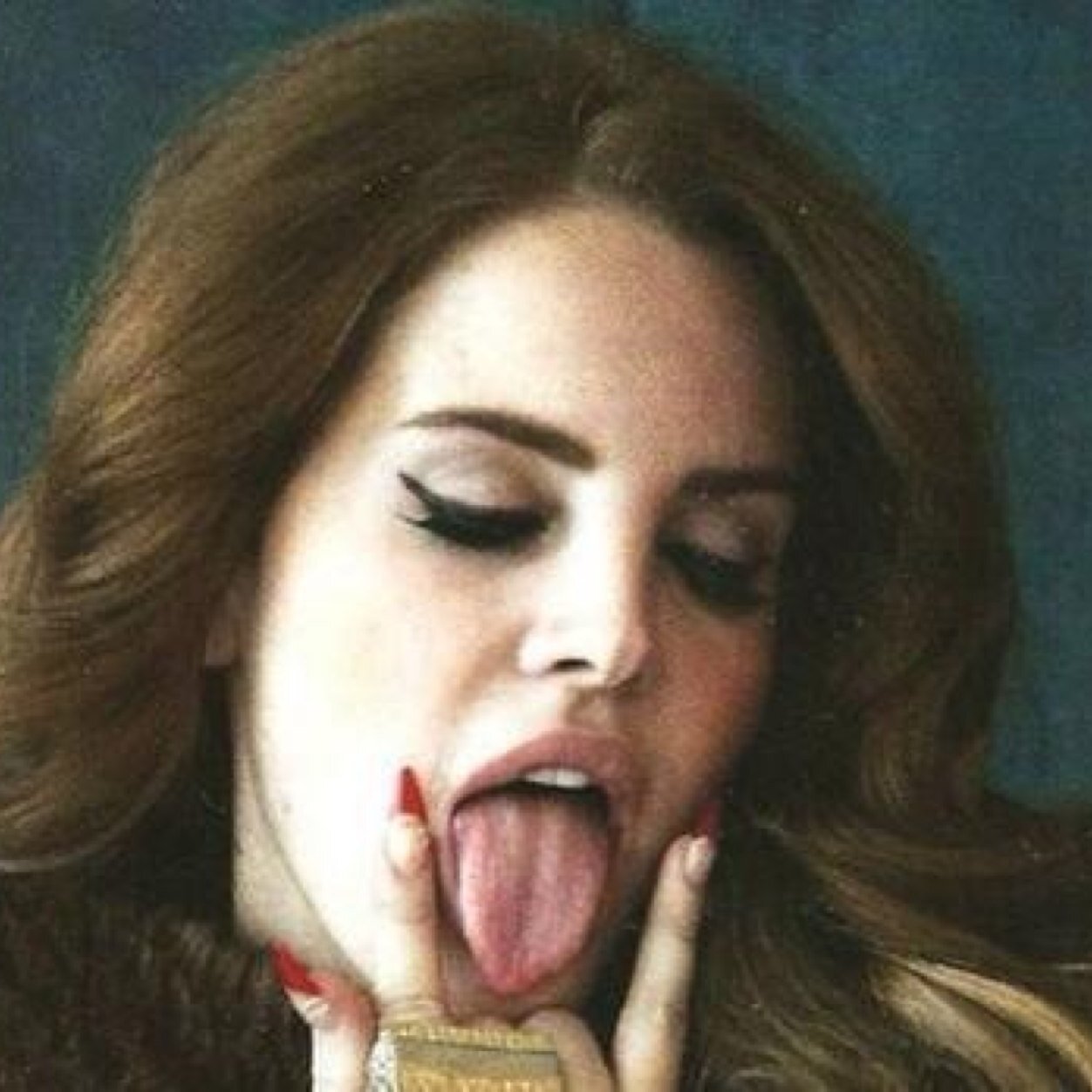 brokenhmm's profile picture. 