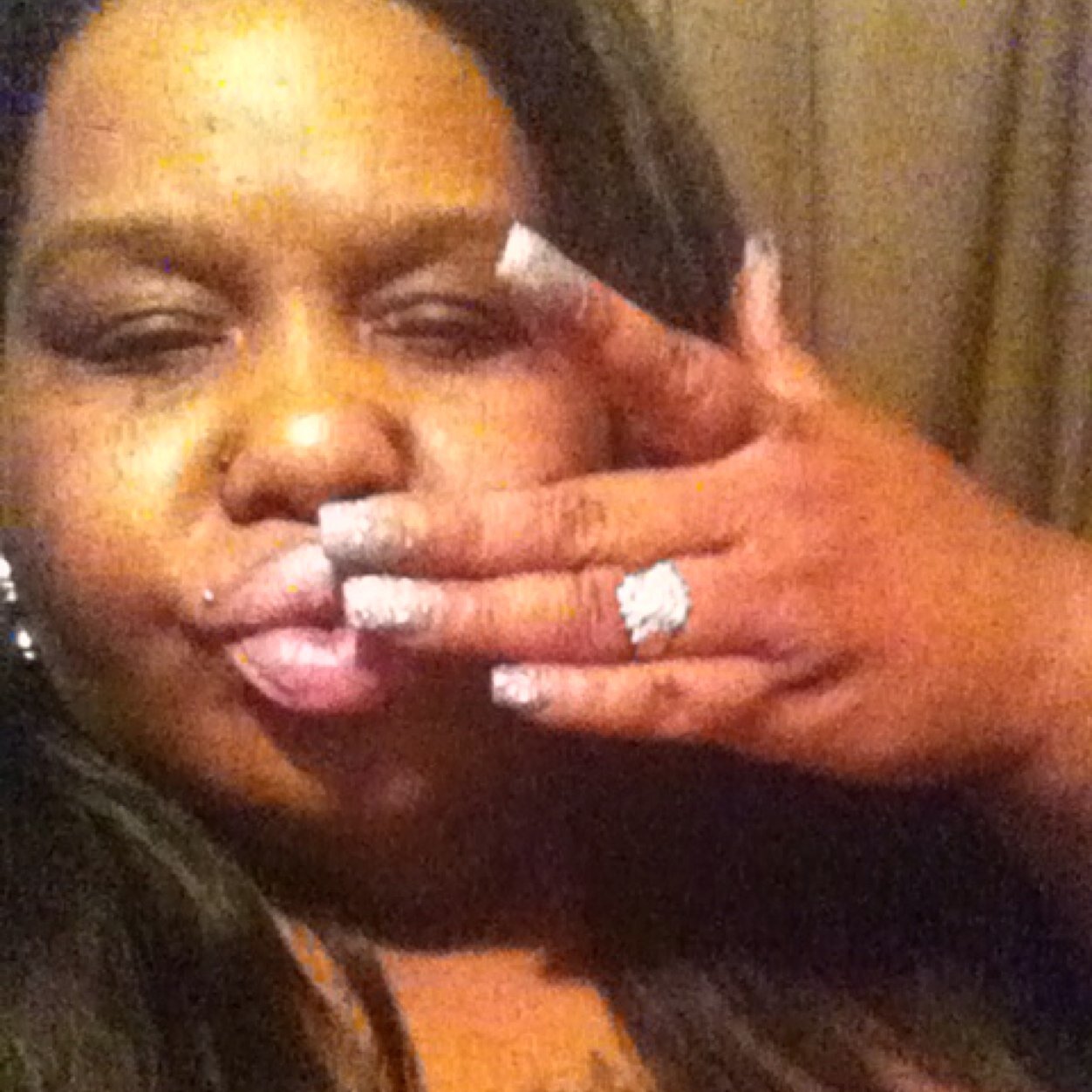 THIS BITCH HEA IS FUKKIN AWESOME I GOT ONE HAND IN MY POCKET AN THEE OTHER ONE Is SMOKIN A CIGARETTE BITCH!!!