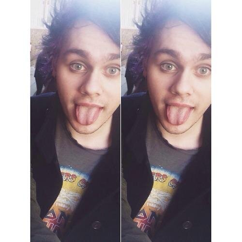 readbio09466513's profile picture. ☮ •hii cutie, could you please follow @daintyiero it would mean a lot (if you already follow me there thank you ily) and ask for a dm to michael if you want• ☮