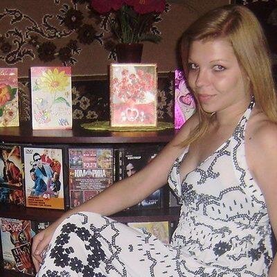 Мне нравится обмениваться взглядами. Как человек общительная. Пытаюсь мыслить легко.