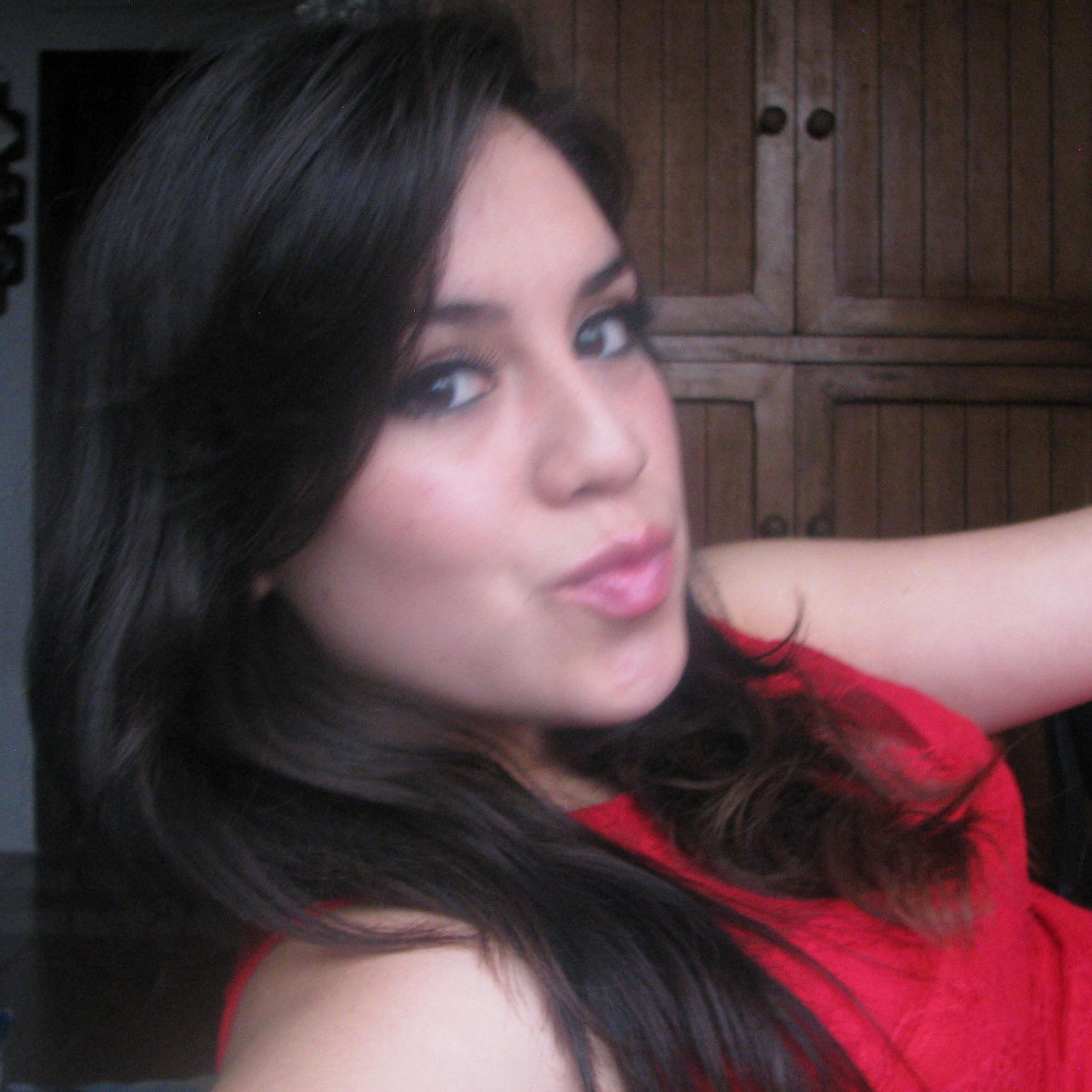 me encanta conocer muchas cosas sobre mi país y su cultura , soy despreocupada, divertida y me gusta vivir la vida intensamente !! :)