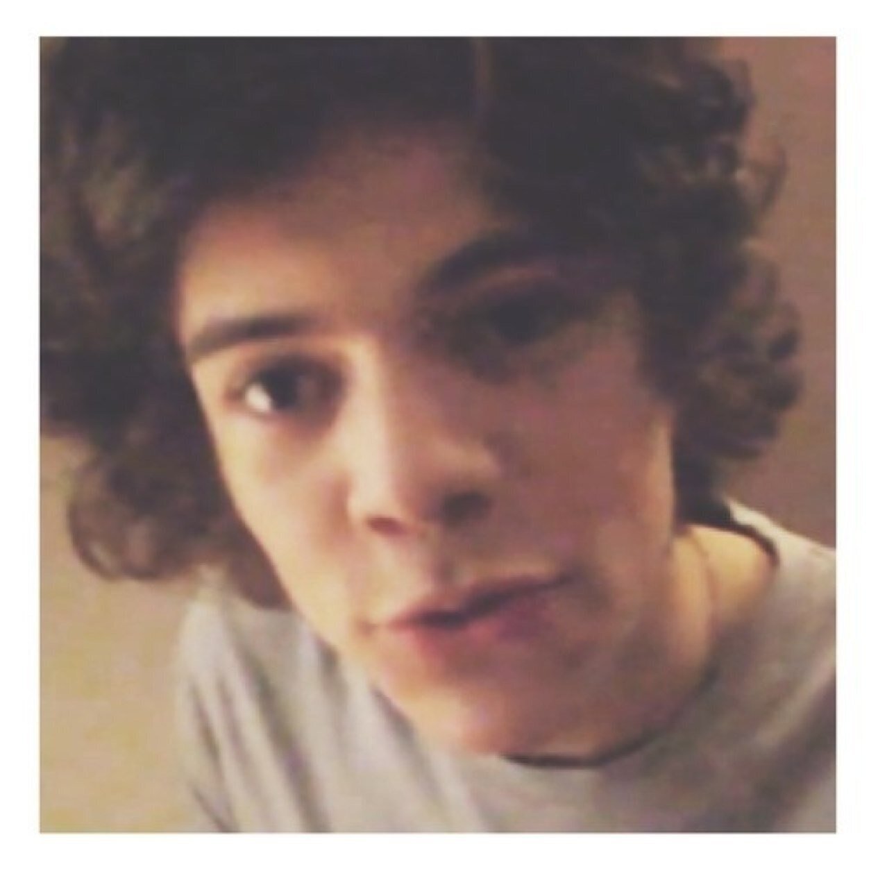 free follow so you should be a doll and follow my main @stylesbutt_ i follow back ily x