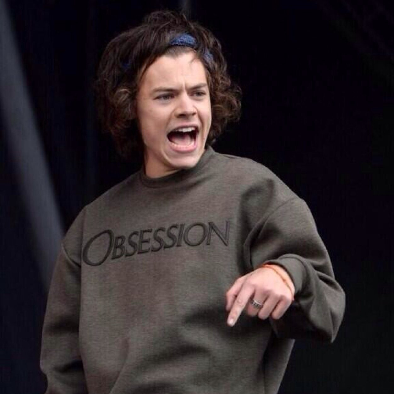 ❁ harry styles spat water on my face ❁