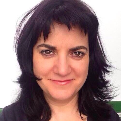 Postproducción de Video y Televisión. Editora de Avid Media Composer. Enganchada a Apple y ahora con el Desarrollo Web