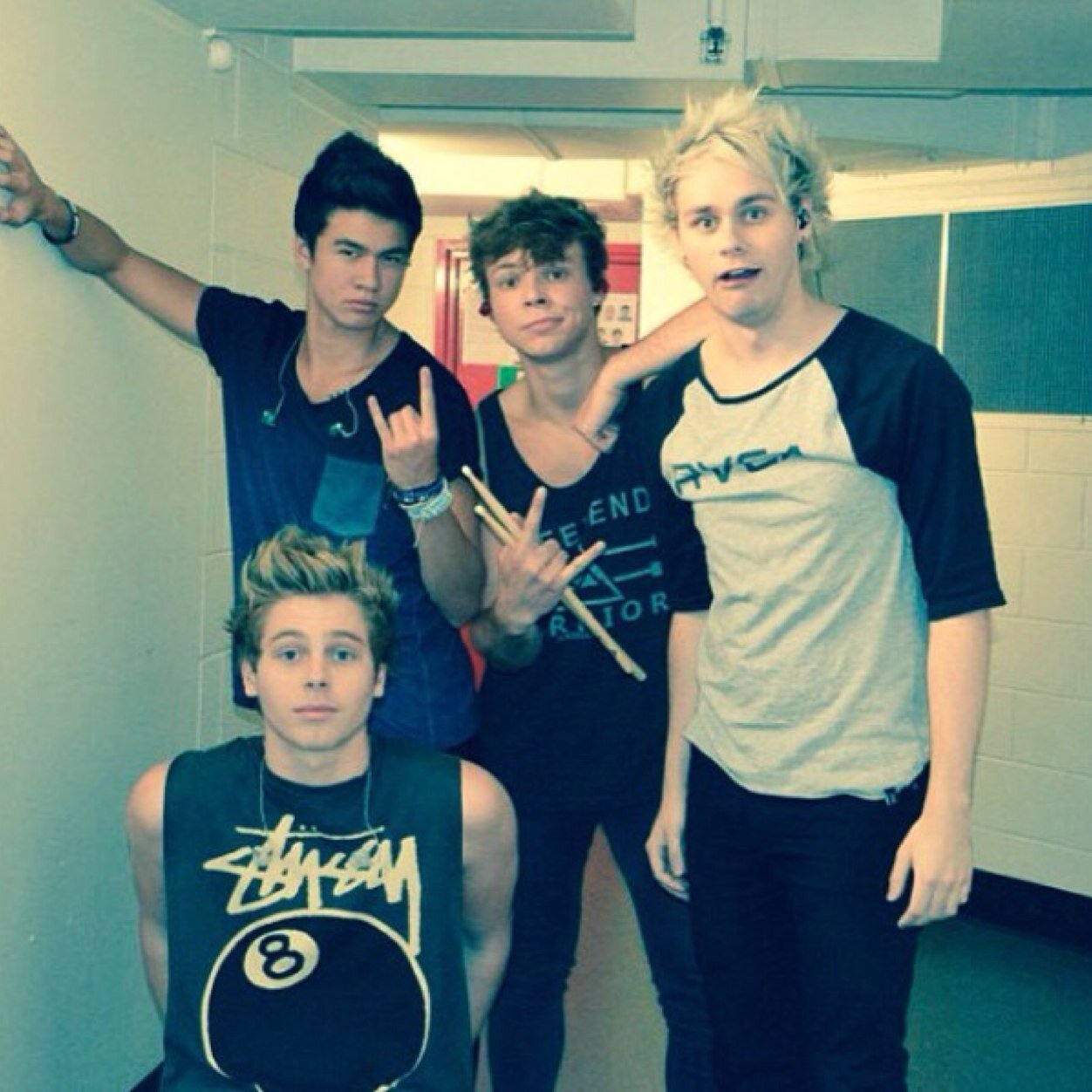 FREE FOLLOW❤️don't follow this acc. Follow @_fxckclifford_ RT this link too!  https://t.co/GHq5WAOcSC