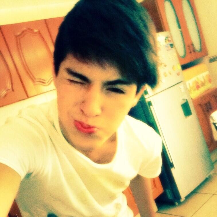 cris_n5's profile picture. Primera cuenta de fans oficial  de cris autorizada por el 29/05/06