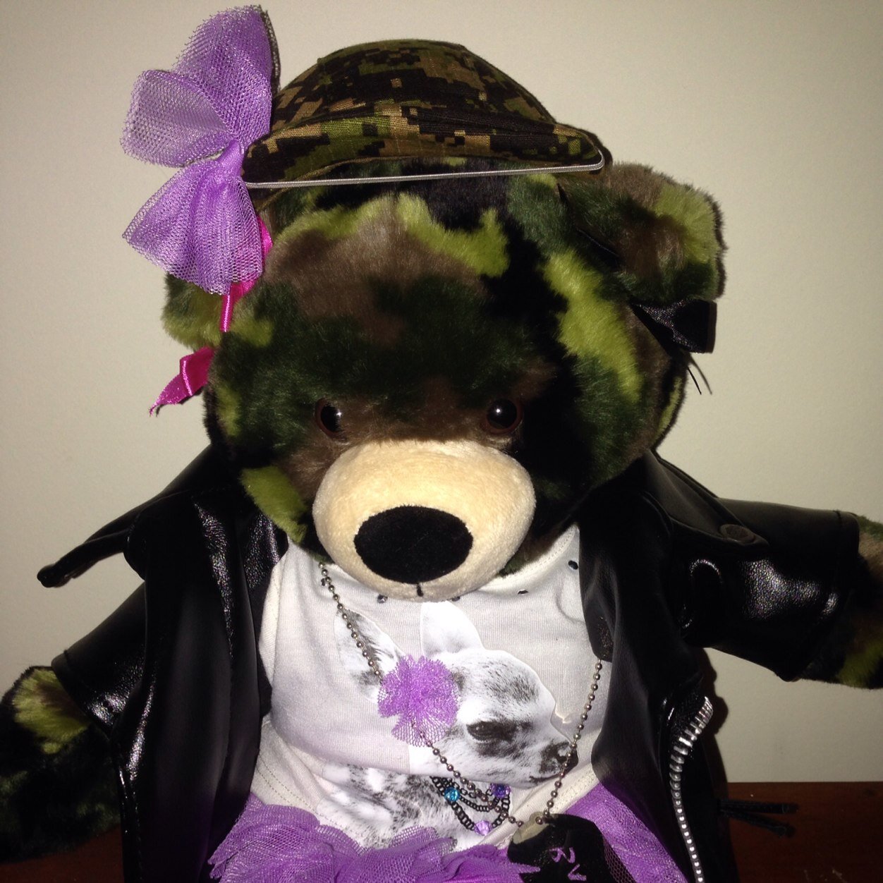 hazard2myself2's profile picture. Slightly weird, totally insane. Shoe fetish. Heels all the way.