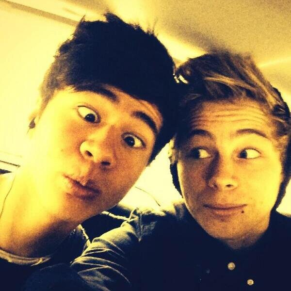 FoodCandy5SOS's profile picture. 5SOS saved my life ♡ ♡