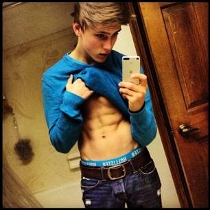 tylerluv1D's profile picture. Directioner. I would like to meet harry styles he is my idol. I like girls btw ;). #FollowBack