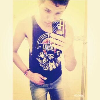 ♚ Sou rico ♚ , inteligente ♚ , lindo ♡ , ex-bbb ♡ e mentiroso  ♚ . Sigam-me os bons ♡