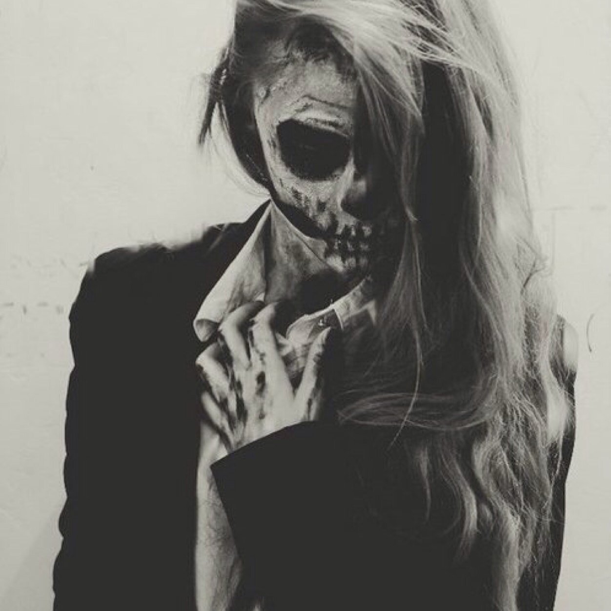 Mhm, I am a weird person. But in a twisted way Im not. I only talk to people i no, but i dont no anyone yet...Starting new, yay~ -_-