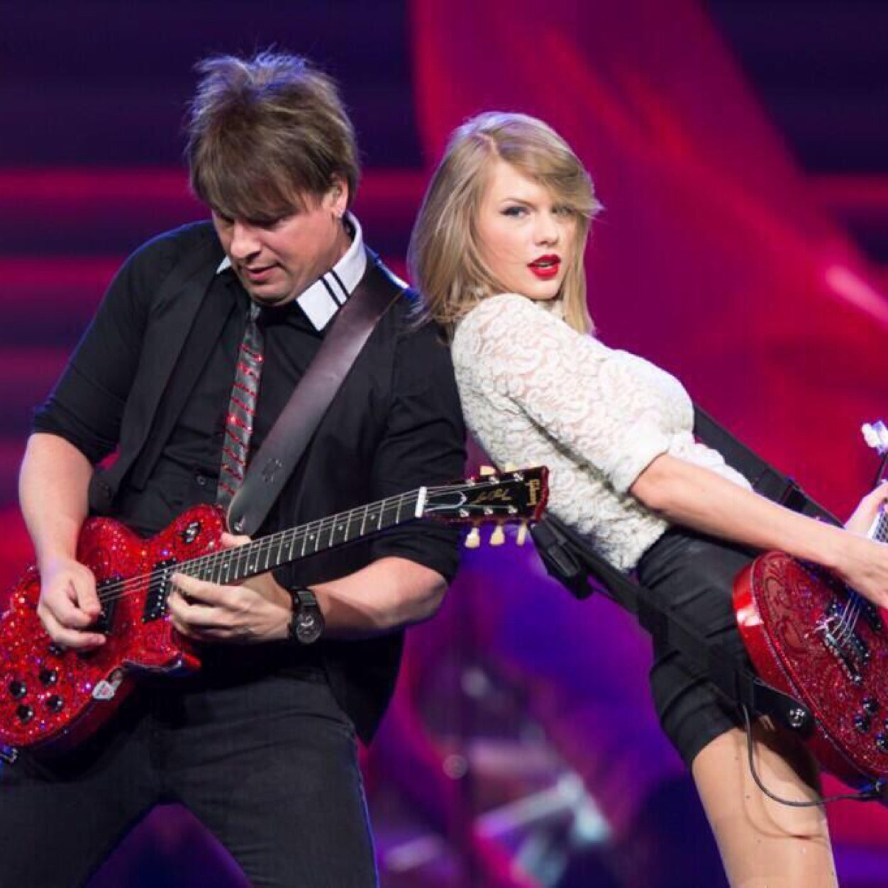 I'm japanese Swifty&Directioner age20 I went to TMHtour＊11/3/Redtour＊6/1 pleaze follow me♪ I will go OTRA tour ＊2/28