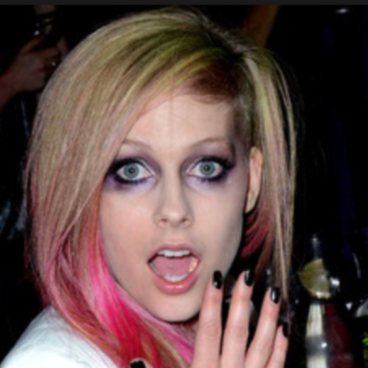 @AvrilLavigne is my head set I listen to her music every single day!Jusk ask me for a follow back➡️http://t.co/1F7rOJnbc1