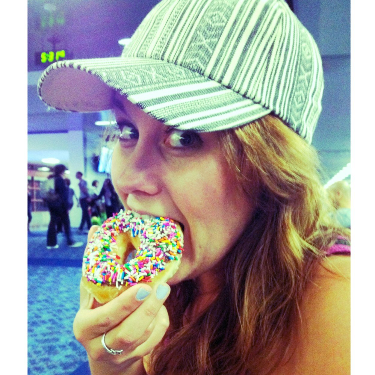 classy & sassy. lover of donuts & Andrew. 🇺🇸in 🇨🇦. ordinary. in awe of the extraordinary.