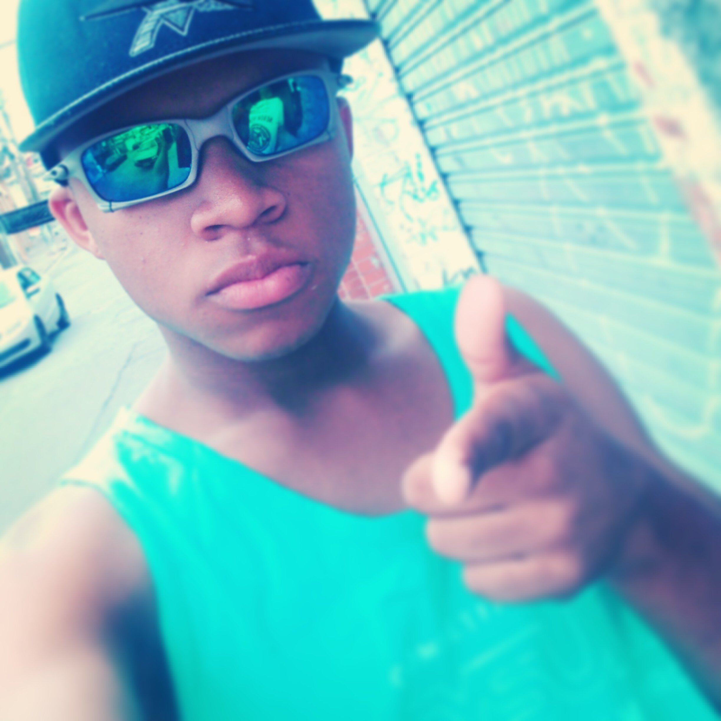 -              SONHANDO E CORRENDO ATRÁZ, 2O13 É TUDO NOSSO, SIGAM E MANDEM UM SALVE QUE EU SIGO DE VOLTA, FB ? SÓ PEDIR ;] *