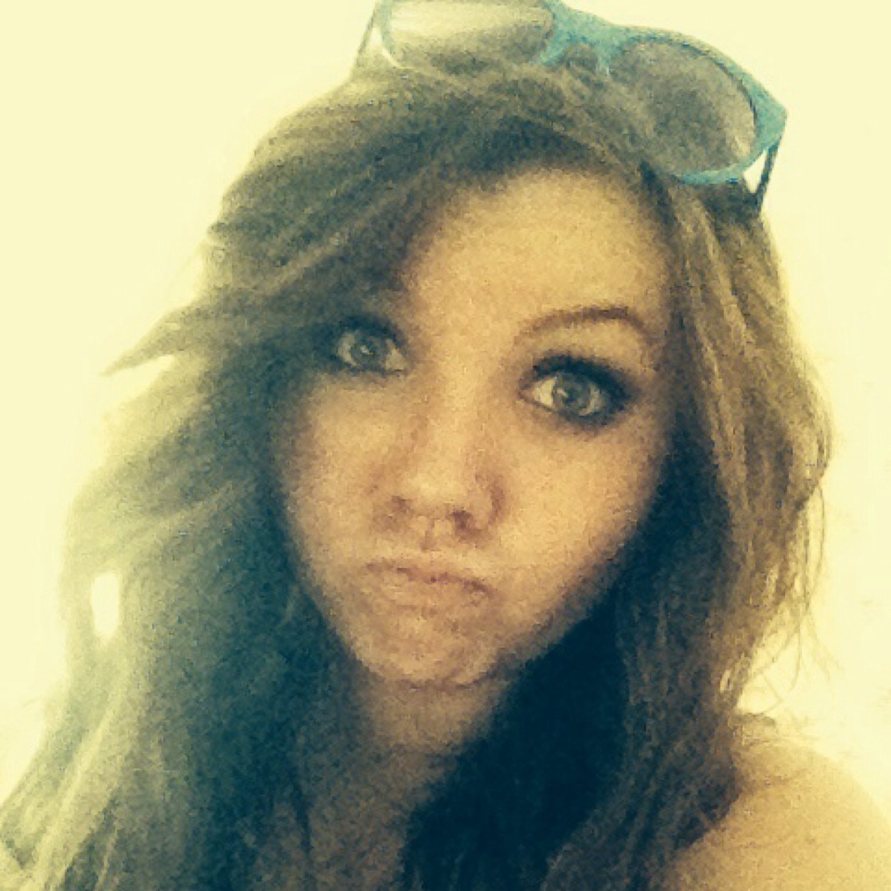 Blue eyes and ugly face=spectacular person