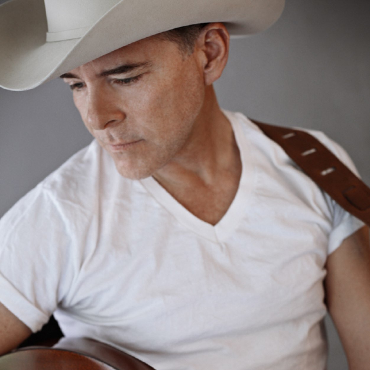 Singer-Songwriter. Debut CD Echoes of My Dreams produced by the legendary Pete Anderson @PeteAndersonUSA