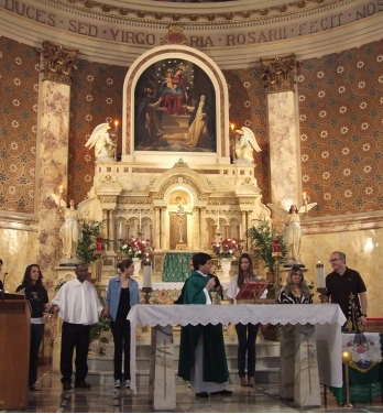 Comunidade Catolica Brasileira em NY 
Missas aos  Domingos às 13:30hs na Our Lady of Pompeii Church, 25 Carmine St, NYC. Mais info: http://t.co/AFZfWnd9ji