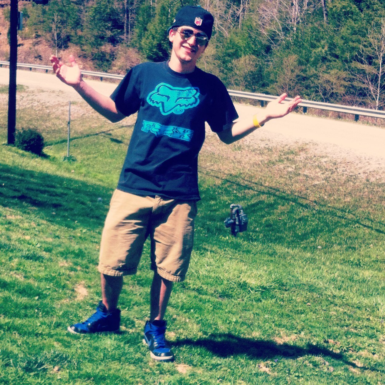 19 years old #TeamFollowBack #YOLO #TeamLiveLifeToTheFullest #TeamIPone. #TeamSingle, If I were you wouldnt follow me ;p
Kik; jaydoubleyou304 hmu :)