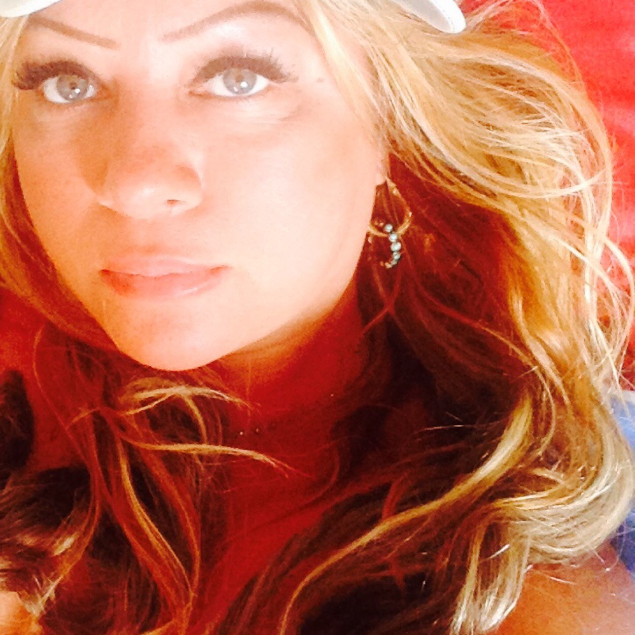 MariaEcastillo1's profile picture. Princesa hija del rey de reyes.. Dios. Tratando de vivir intensamente feliz, dejando una huella importante ♥