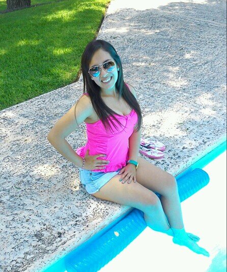 El pasado muere, el presente vive, el recuerdo queda y la vida siguee ;)!
