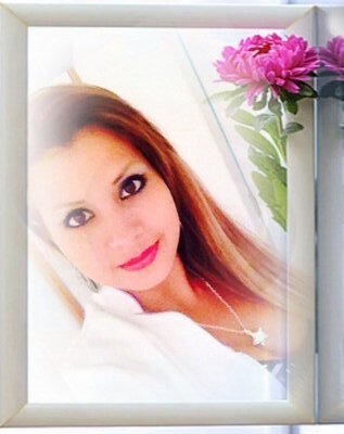 Abogada- Cosmiatra 
libre, democrata, disfruto de los bellos momentos que me regala la vida.
venezolana.