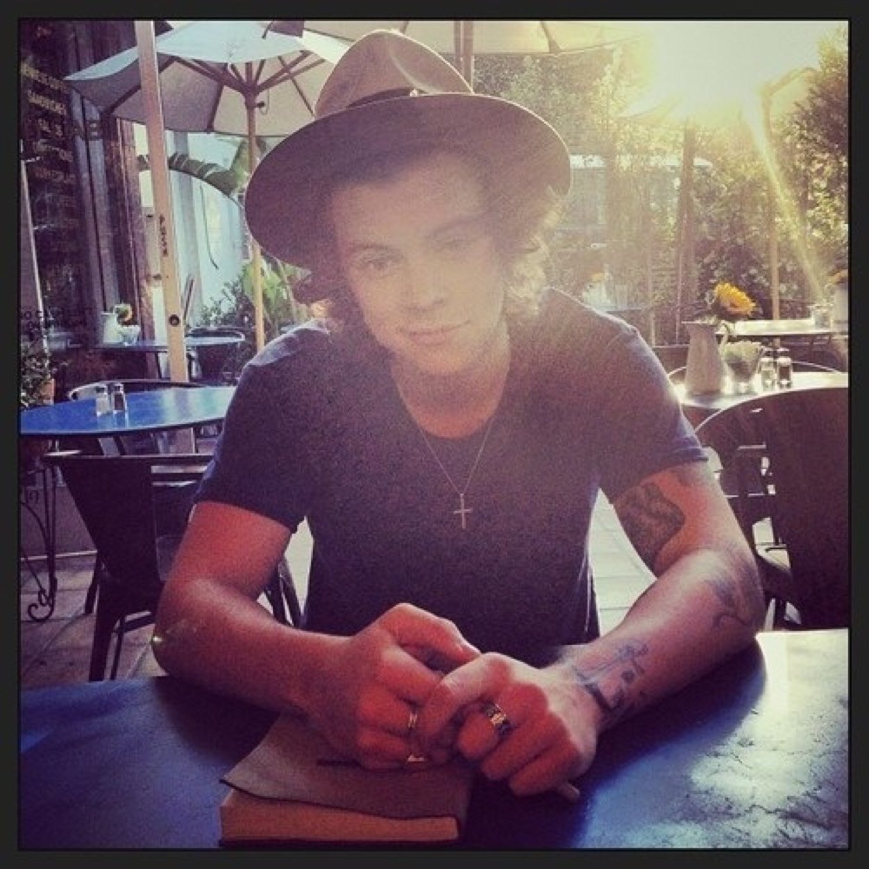 this is a shared acc for directioners and 5sos, We'd love to rant on nd on about them but we need an audiance
