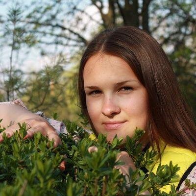 Я очень коммуникабельная по жизни. Люблю все необычное. Родилась в замечательном городе. Стараюсь общаться естественно.