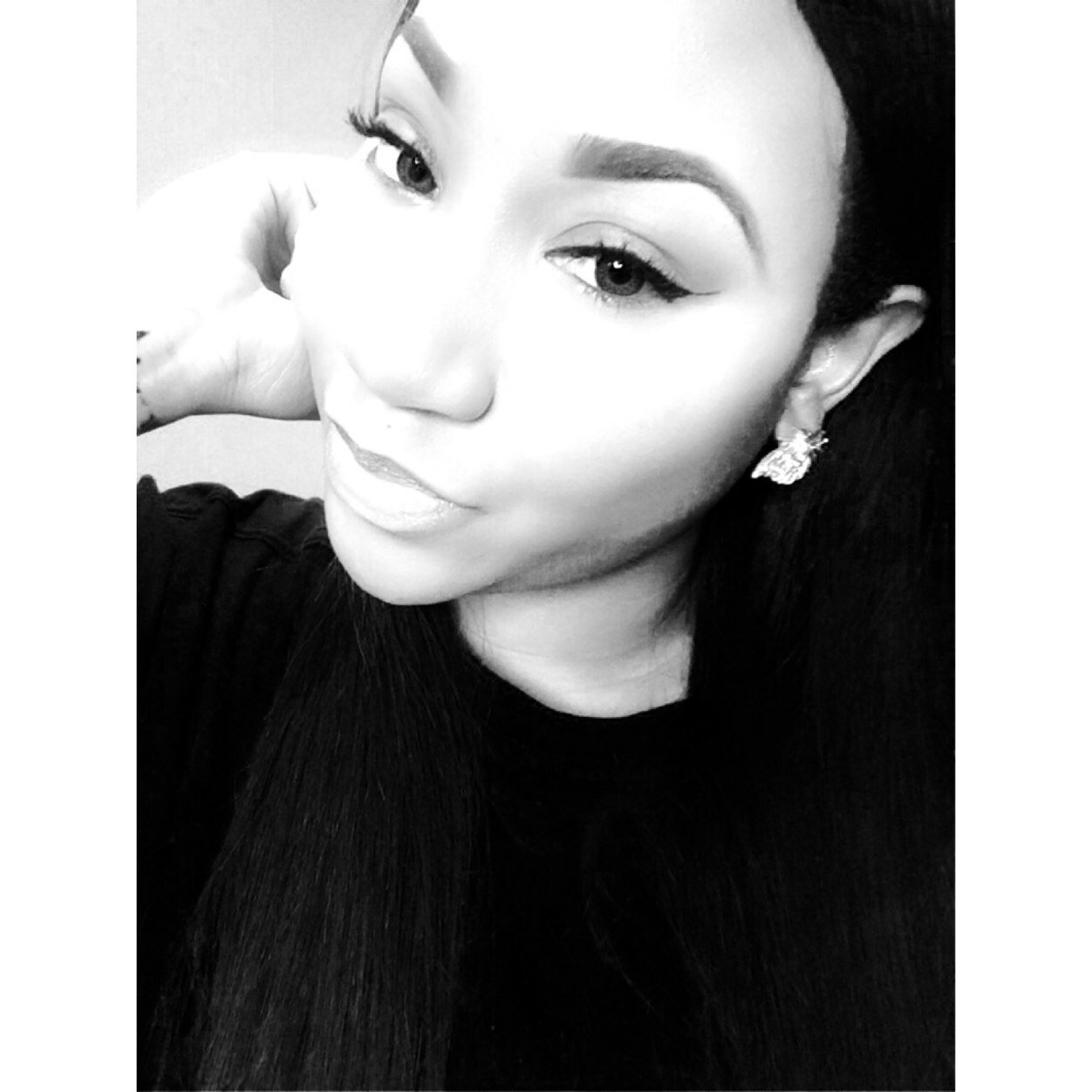 Celebrity Makeup artist located in New york city instagram @facebytisha
personal pg: @beauty_n_power