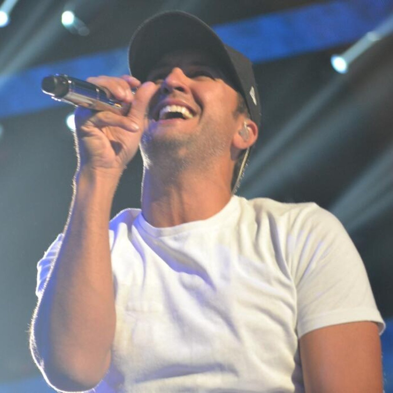 Lukebryanfan9's profile picture. #teamluke forever ✌️