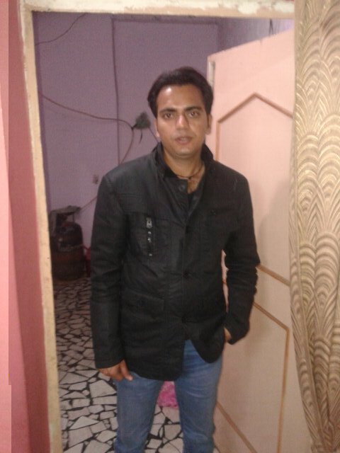 r284808's profile picture. 