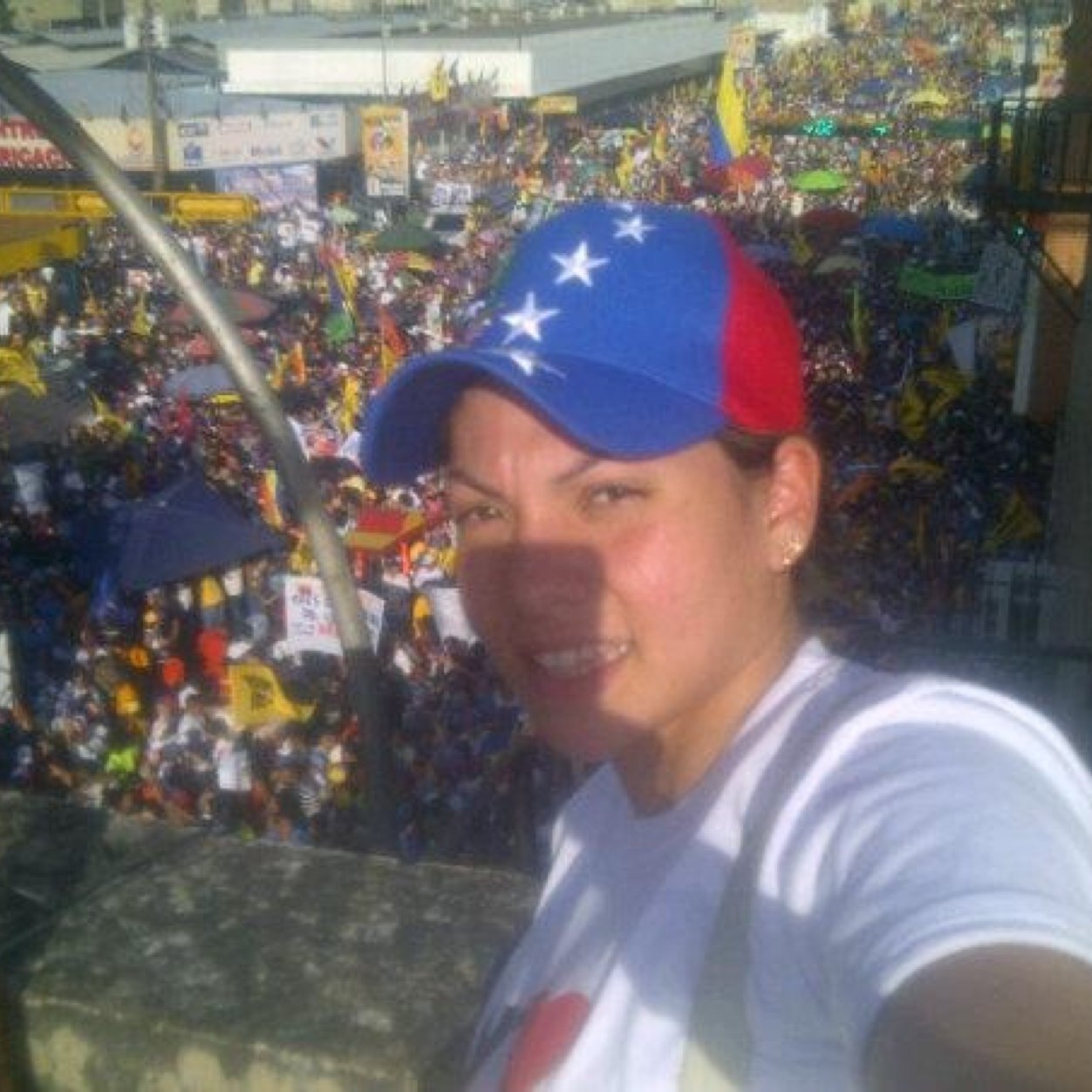 Enamorada, luchadora y exitosa. Confiando en Dios el es mi guia, me destruye quien puede no quien quiere, la envidia me hace fuerte