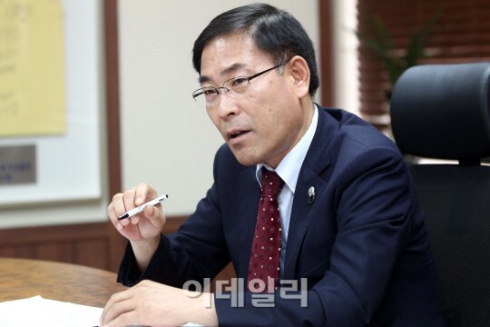 인재평가전문, 국제공인 경영컨설턴트,  역량 평가사(역량진단/개발),  경영지도사, 선발/채용  면접위원,  커리어 컨설턴트,  꿈-재능 찾기,   
저서 : [도전! 컨설턴트],  [성공으로 가는 여행]