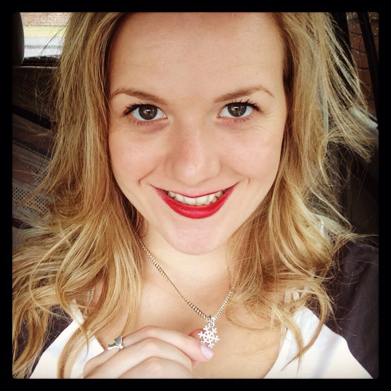 Hi I'm a singer songwriter from Wellington New Zealand, with country, pop and rock influences check out my Facebook page!!!