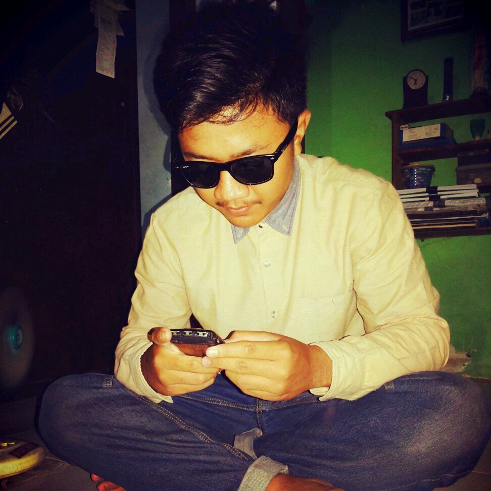 I'm not perfect :) | mahasiswa UNS agroteknologi pertanian '13 | 11 september 1995 | Alumni SMANSA '13 ☺