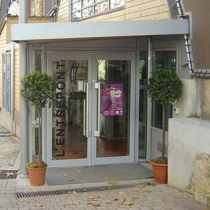Studios et locaux de répétition, soutien à la création artistique, ateliers, organisation d'événements : scènes ouvertes, jam sessions, concerts, expositions.