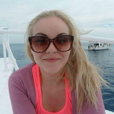 Приветствую всех. Просто люблю все необычное. Пытаюсь думать легко и просто. Как человек я достаточно раскрепощенная.