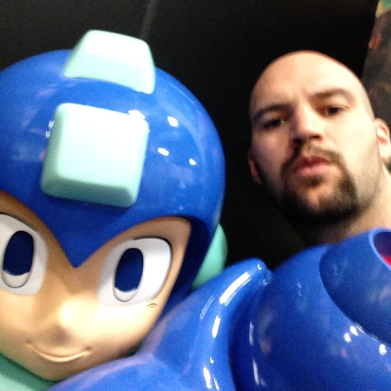Im just your average comic book loving, anime watching, tcg collecting, vedo game playing guy :)