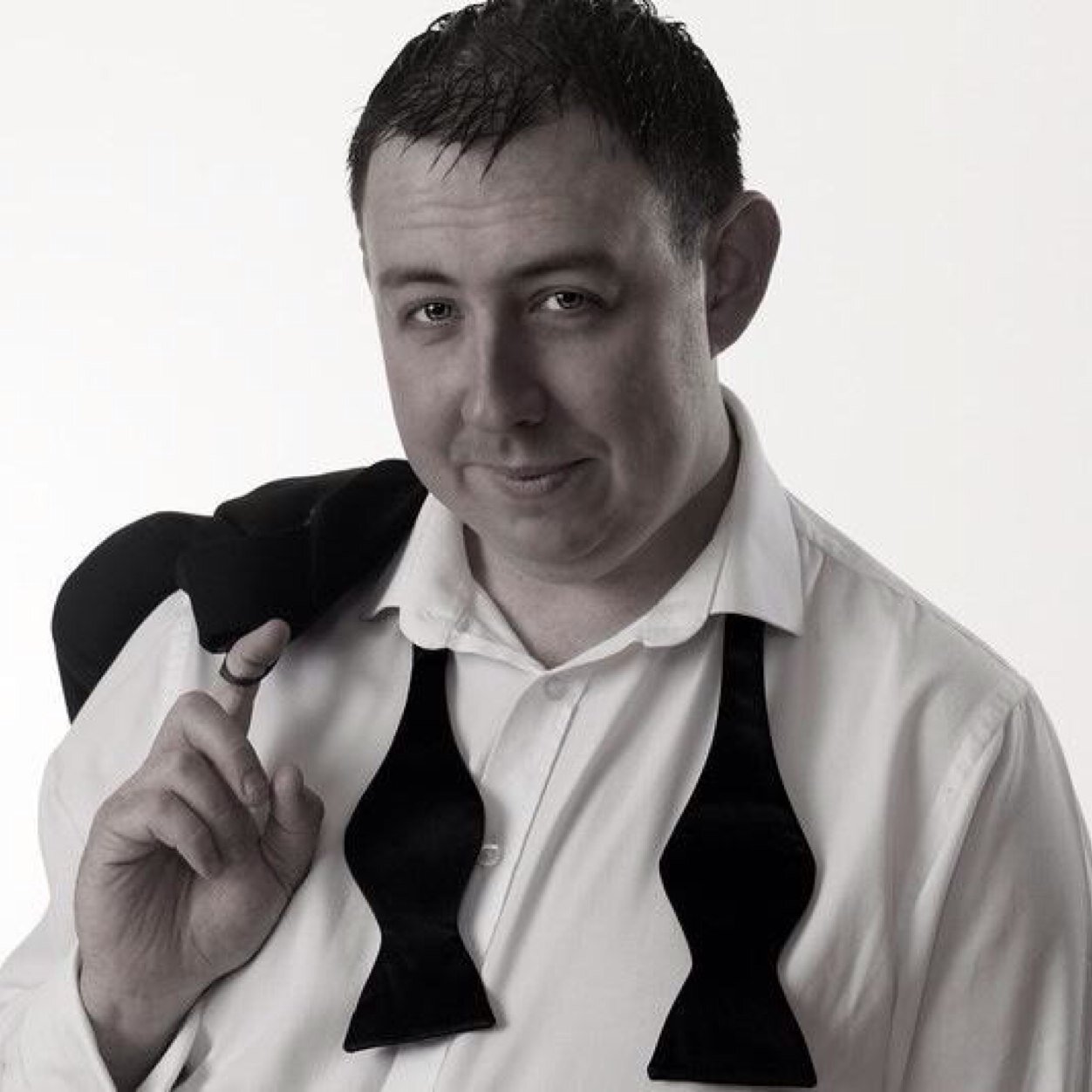 Professional vocalist and DJ for over 10 years. All occasions, both private and corporate. Contact me on 07873 280128 for more details!!