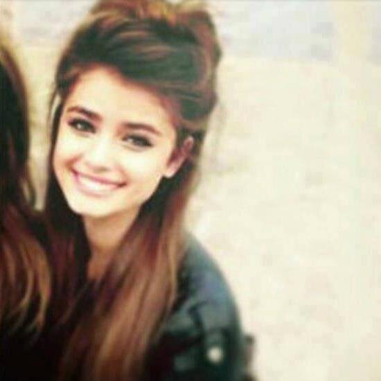 Fille J'adore la vie, y compris aventures et me surprend