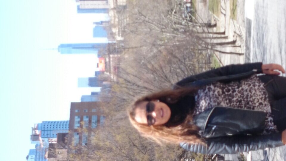 LauraVictoriaL2's profile picture. 